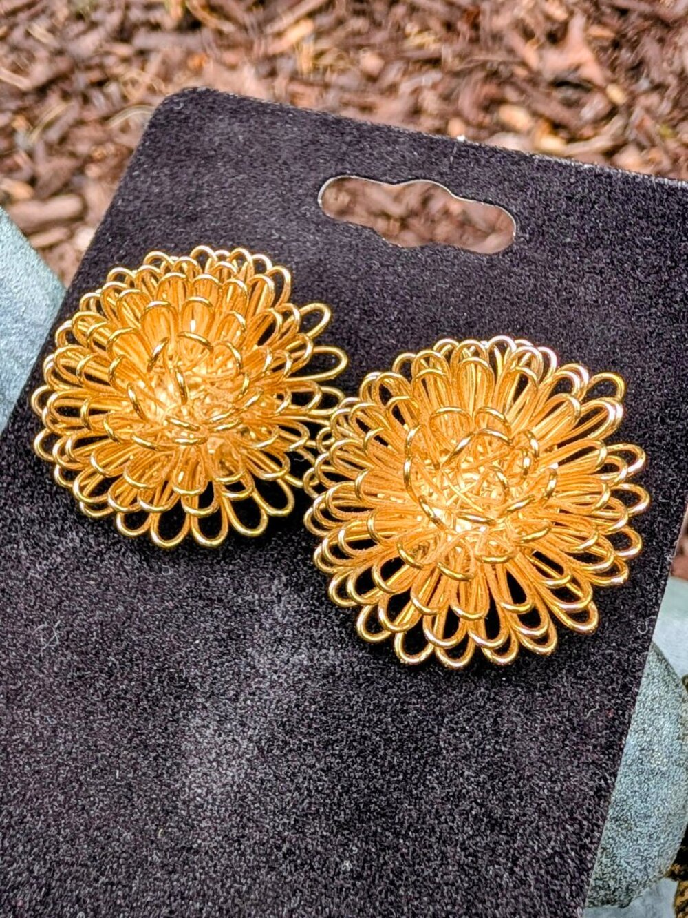 3D Domed Flower Design Stud Earrings - Vintage - Gold-Tone